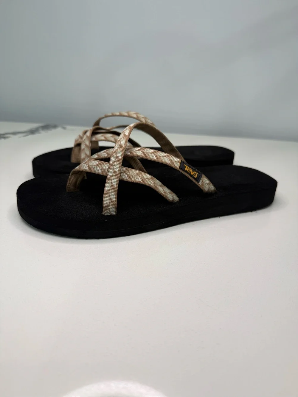 Teva Womens Flip Flops Olowahu Strappy Thongs Sandals Brown Size 9